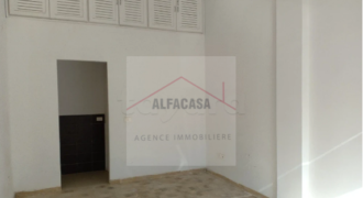 A VENDRE 3 LOCAUX COMMECIAUX A LA MARSA