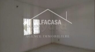 A louer un etage de villa s+4 a cité Essalama l’Aouina .