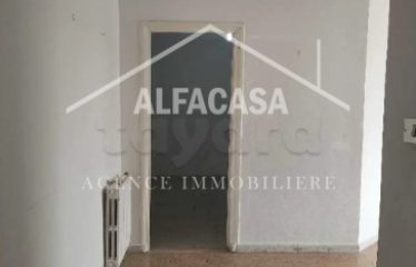 A louer un etage de villa s+4 a cité Essalama l’Aouina .