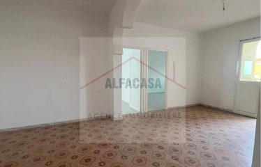 A VENDRE UN IMMEUBLE COMPOSE D UN CAFE ET QUATRE APPARTEMENTS A RAS Jbal BIZERTE