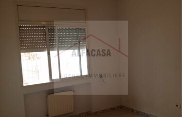 A LOUER UN APPARTEMENT S+2 HAUT STANDING A CITE L WAHAT AVEC JARDIN ET TERRASE.