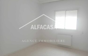 A vendre appartement S+2 haut standing a Jardin de l’Aouina.