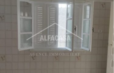 A LOUER UN ETAGE DE VILLA s+1 A LA MARSA