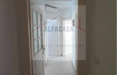 A VENDRE UN APPARTEMENT S+4 A CITE L WAHAT